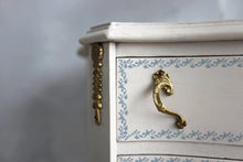 Load image into Gallery viewer, Bella - IOD Stamp