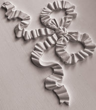 Load image into Gallery viewer, Bows - IOD Mould
