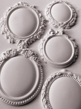 Load image into Gallery viewer, Vintage Brooches - IOD Mould
