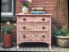 Load image into Gallery viewer, Lattice Rose - IOD Paint Inlay
